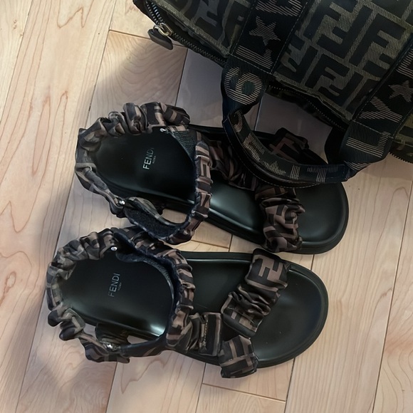 FENDI BUNDLE A Bag and Sandals Size 8.5 - Picture 8 of 9